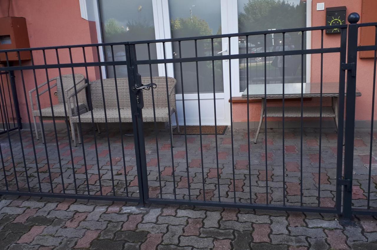 Kertvarosi Apartman II Тисауйварош Екстериор снимка