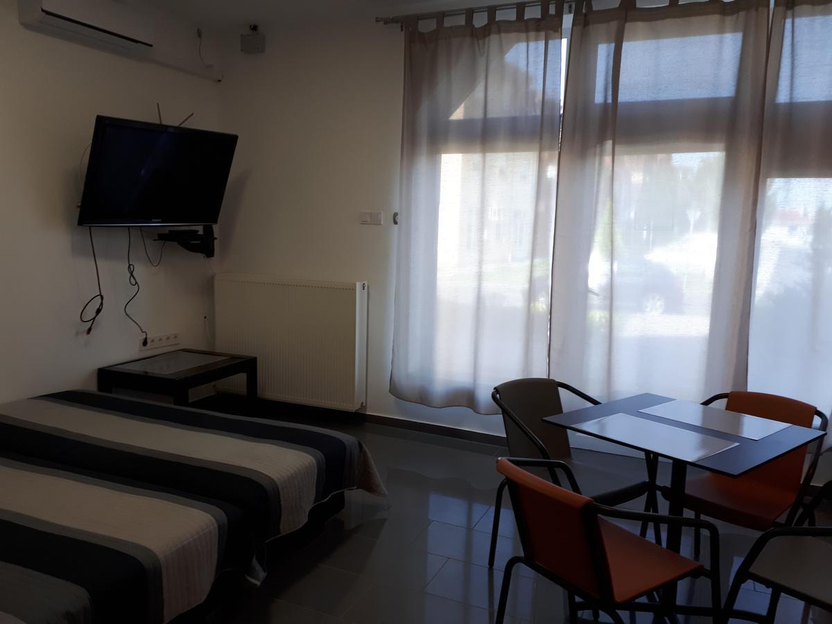 Kertvarosi Apartman II Тисауйварош Екстериор снимка