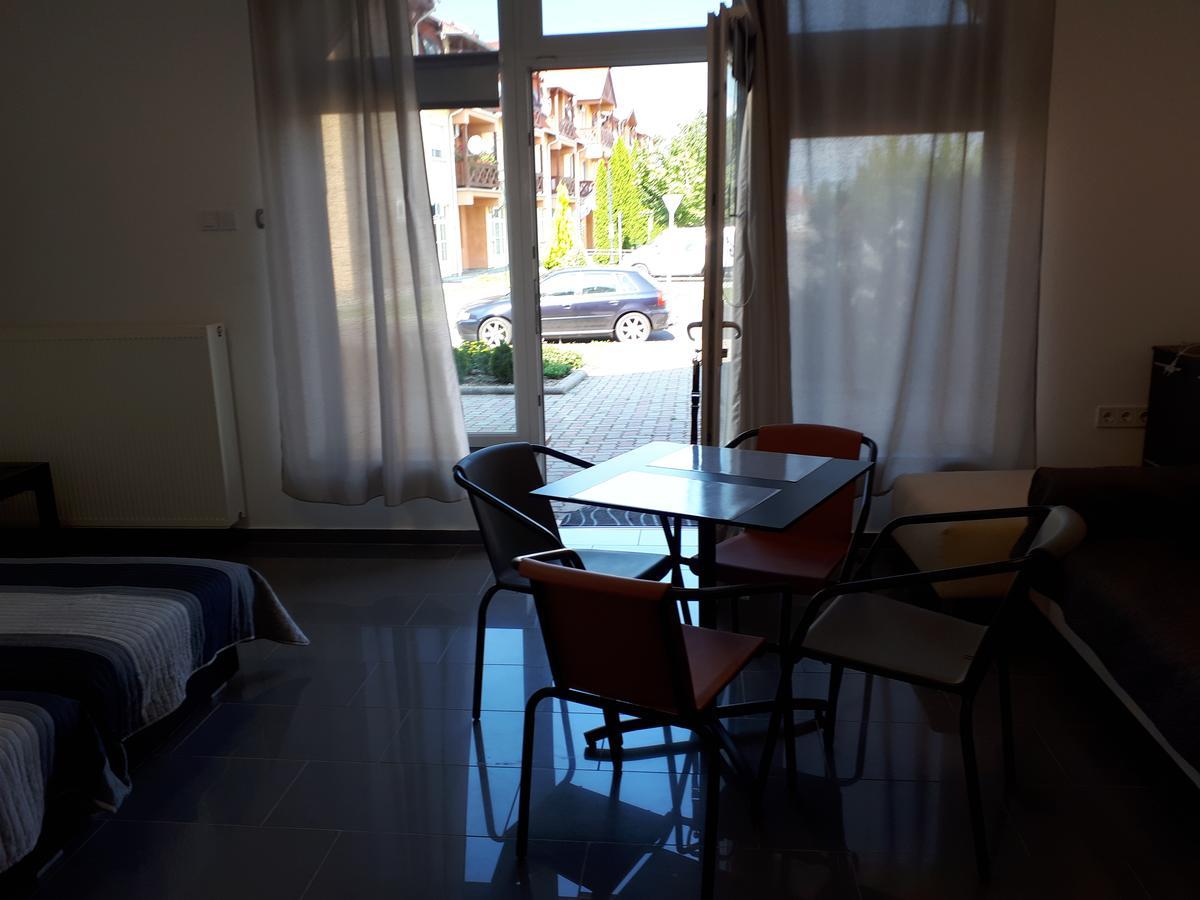 Kertvarosi Apartman II Тисауйварош Екстериор снимка