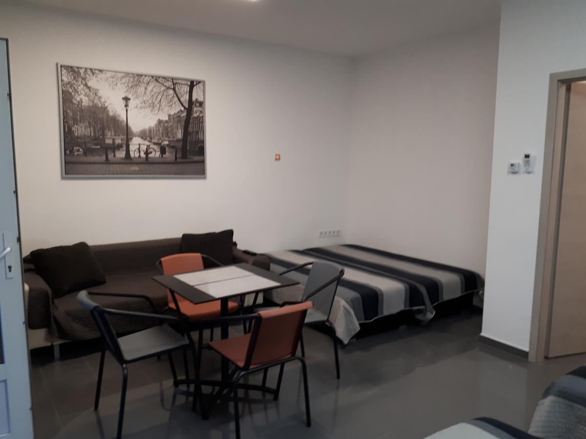 Kertvarosi Apartman II Тисауйварош Екстериор снимка